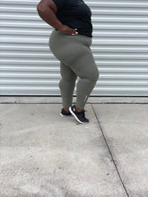 Load image into Gallery viewer, Curvy Leggings